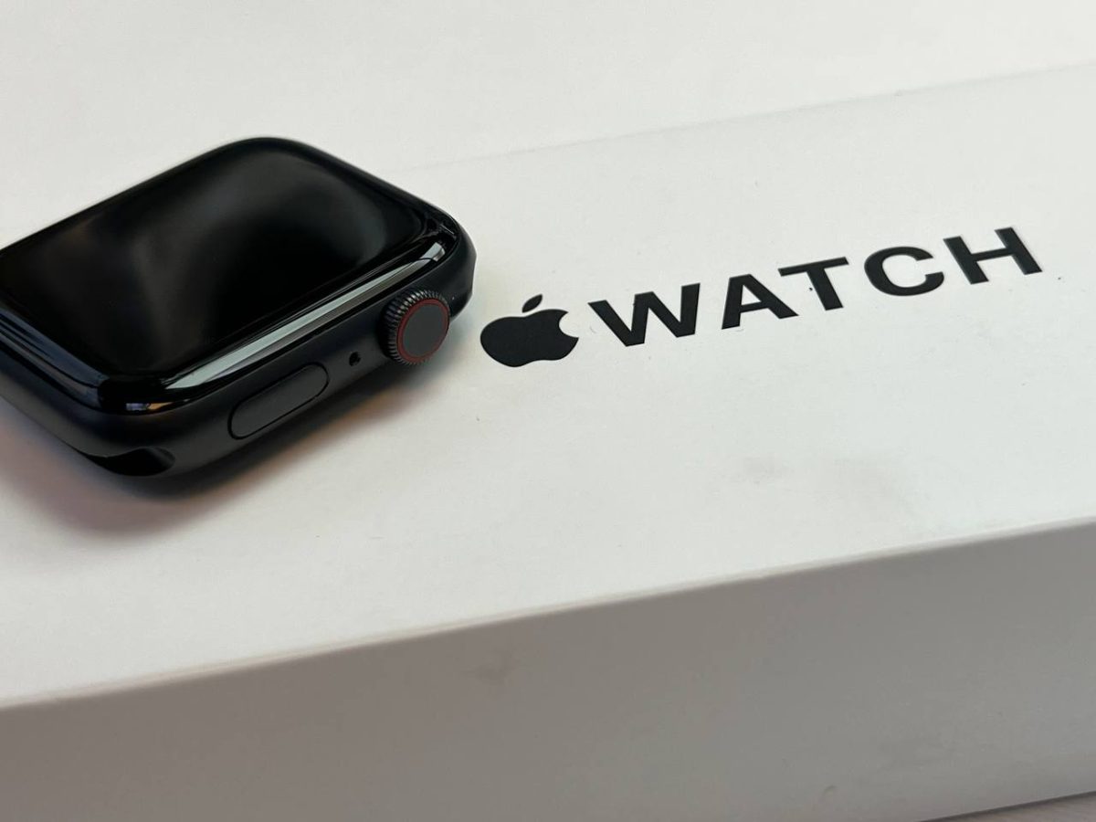ساعت استوک هوشمند اپل واچ سری SE مدل 44mm Aluminum Case with Sport silicone Band