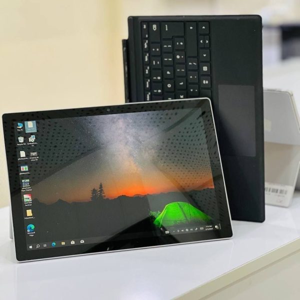 لپ تاپ 12.5 اینچی استوک Surface pro 5 با حافظه 256 و رم 8 گیگ